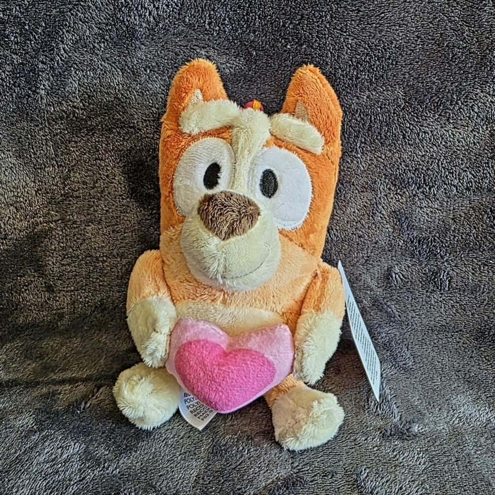 NWT Bluey 2025 Valentine's Day Bingo Plush Hanger Holding Heart small plush toy